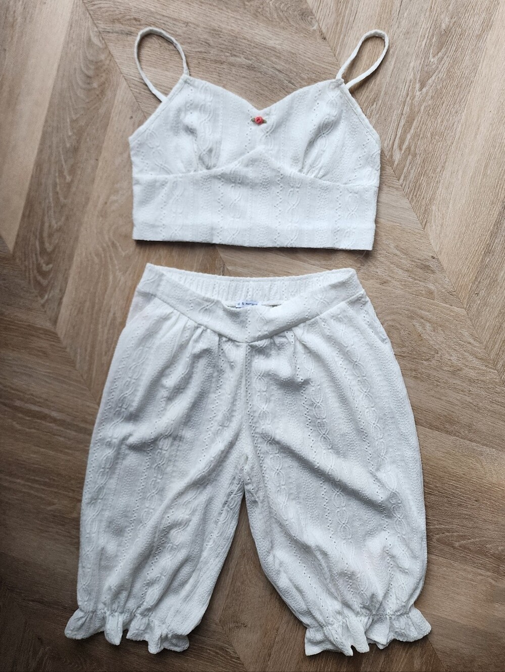 New, Never Worn!! Adorable Meg & Margot White Lounge PJ Set Rose Detail